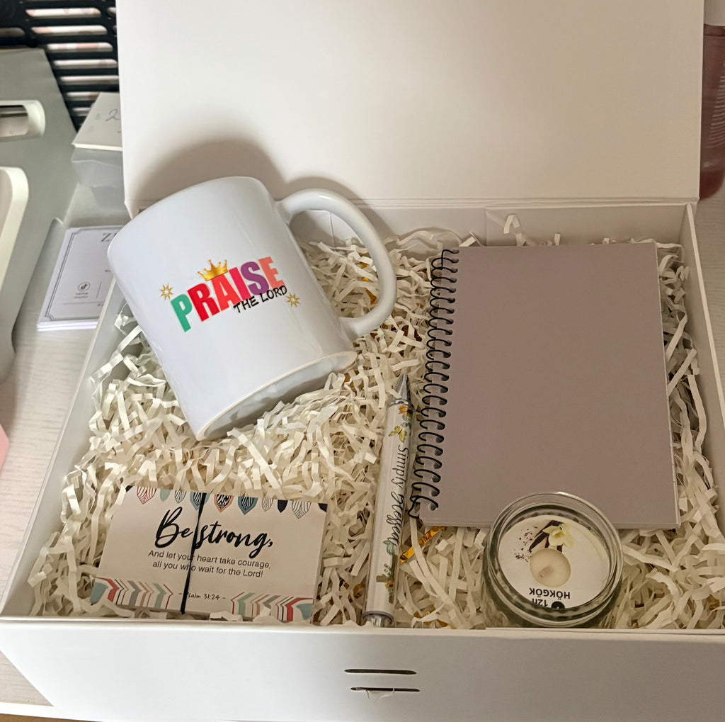 Praise & Trust Jesus Mini Devotional Gift Box