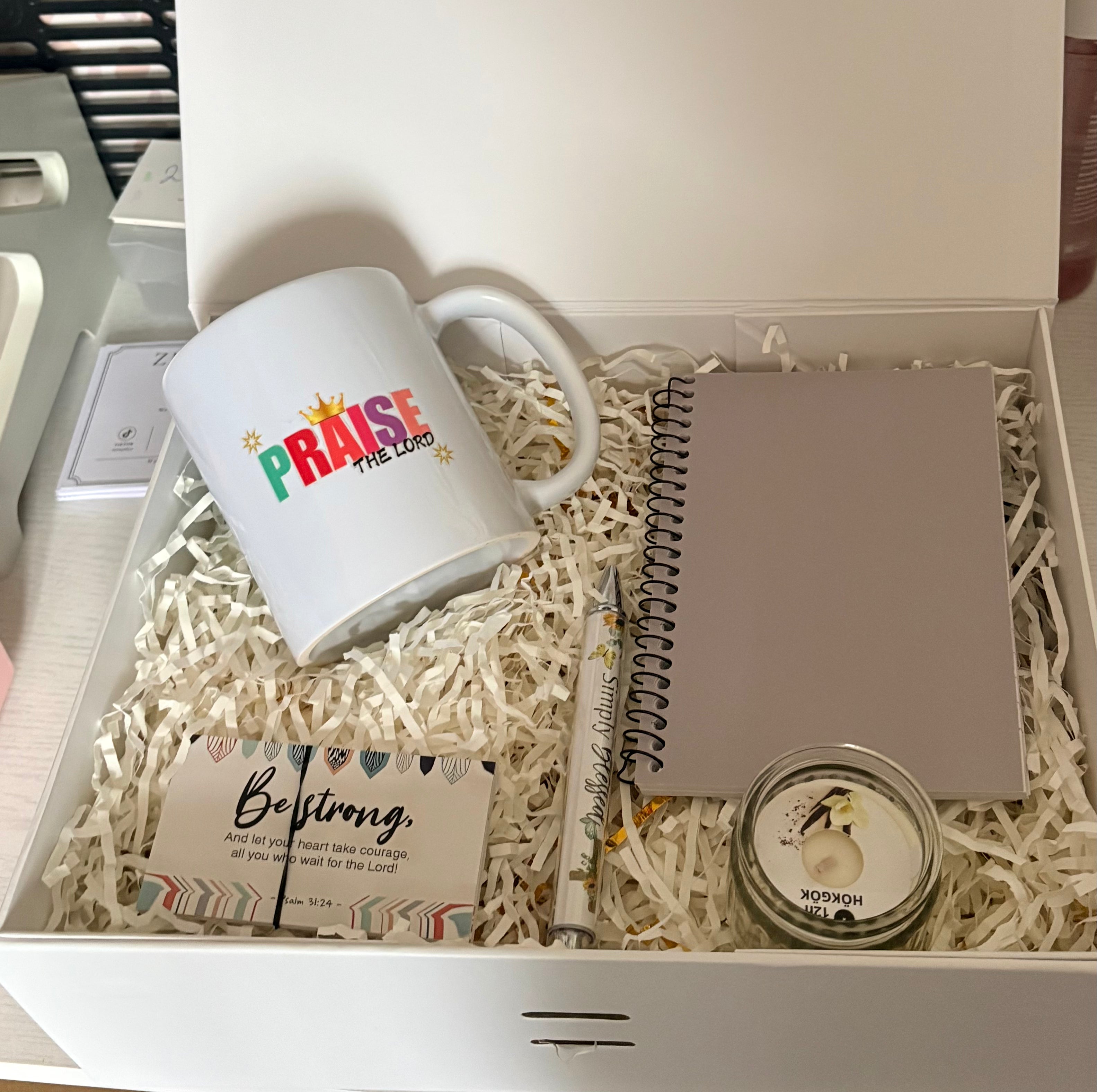 Praise & Trust Jesus Mini Devotional Gift Box